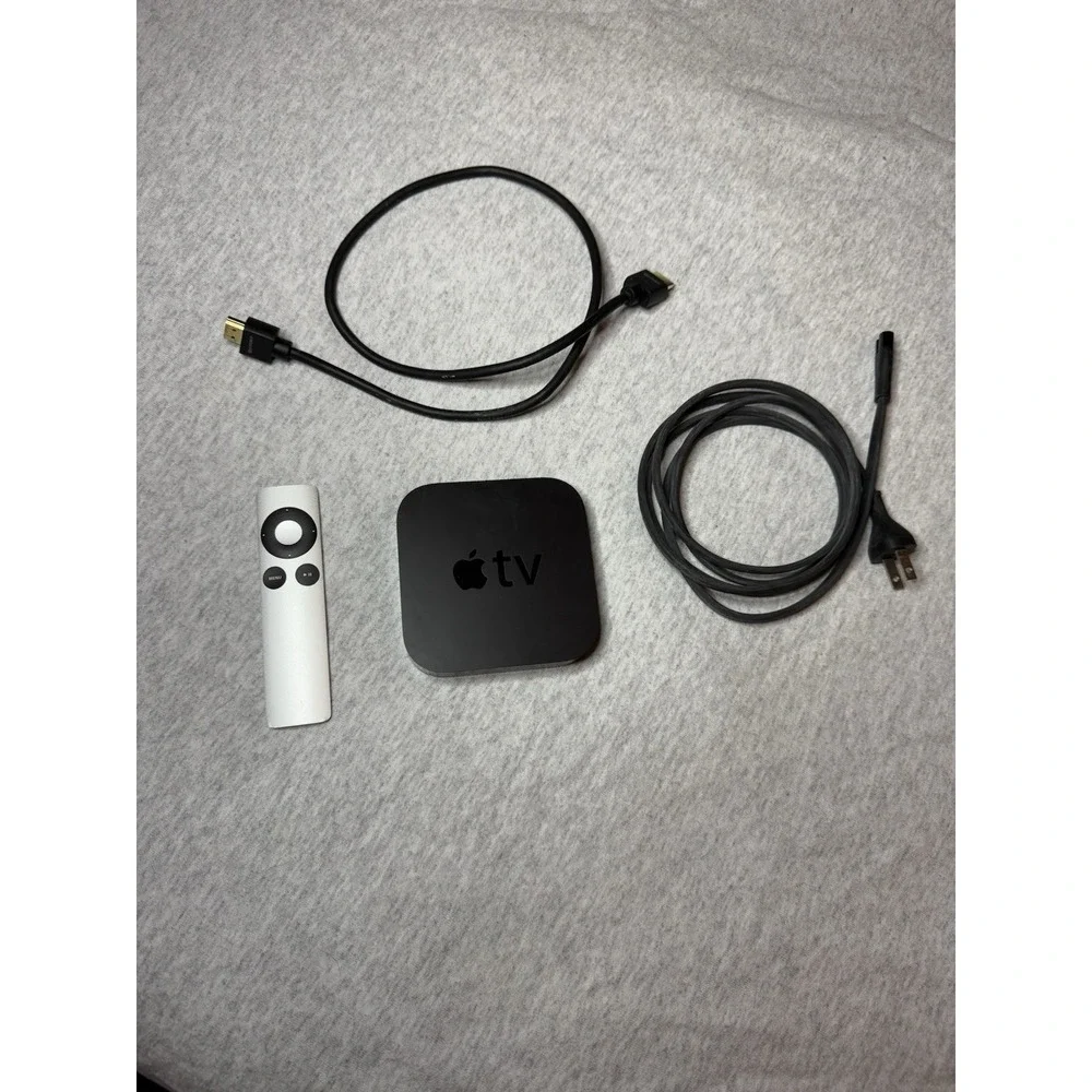 Apple TV (3rd Generation) Streaming Device‎ Bundle A1469 Excellent Condition